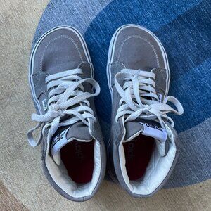 Splay high-top skate shoes size 6